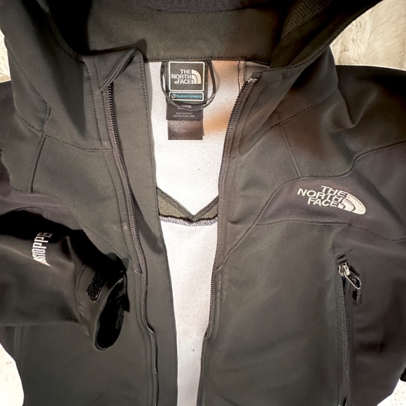 The North Face Jacket Black Soft Shell Flight Series Windstopper; size XS (4-6) - Picture 3 of 7